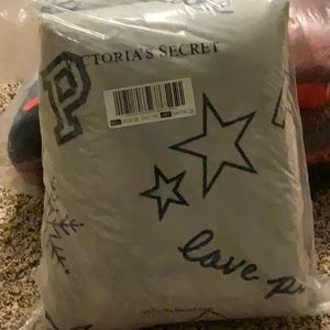 Victoria secret pink oh what fun Sherpa blanket in charcoal gray